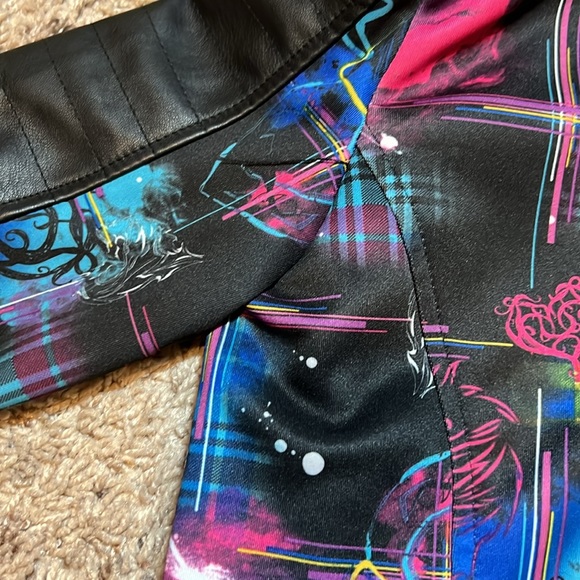 D Signed Disney Girls Moto Jacket Sz M 10/12 Descendants 2 Graffiti Zip Black - Picture 10 of 14